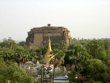 Pa_Htao_Daw_Gyi_(unfinished)_Pagoda_at_Mingun