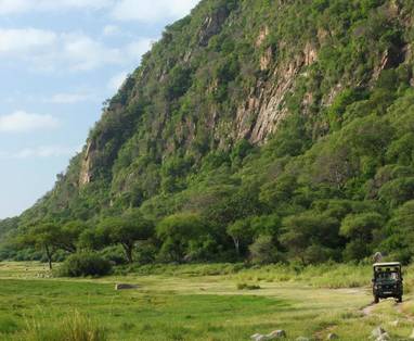 Safari langs Great Rift Valley Escarpment in Lake Manyara NP