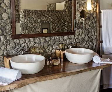 Chemchem-lodge-Tanzanie-Alejandragomez-Toillete-1