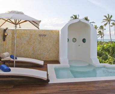 Matemwe-Retreat-plunge-pool-by-day