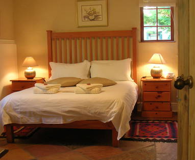 Bedroom_LS_Strelitzia_Cottage