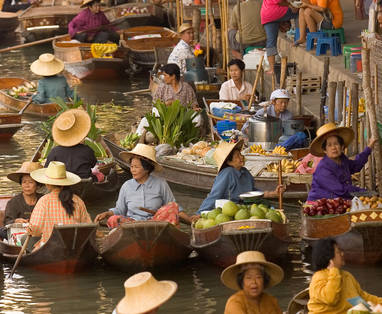 Lokale 'floating market' in Bangkok, Thailand