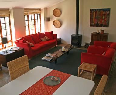 Lounge_and_fire_place_at_Madi_a_Thavha