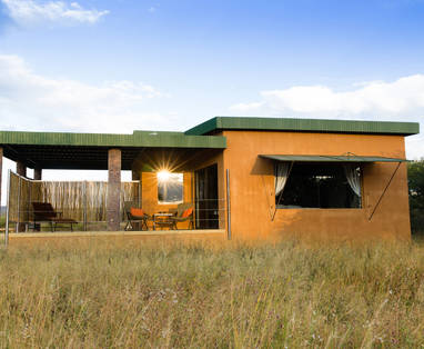 buitenaanzicht kamers bij Okonjima's Plain Camp