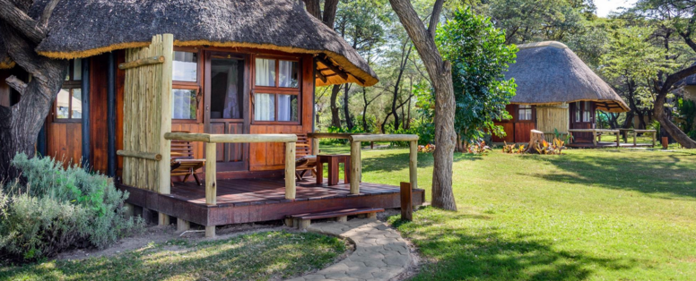 chalets bij Hakusembe River Lodge in Namibië