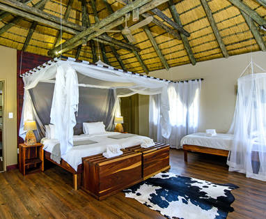 kamer inrichting bij Hakusembe River Lodge in Namibië
