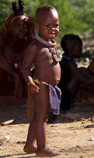 Himba stam in de buurt van Grootberg Lodge in Namibië