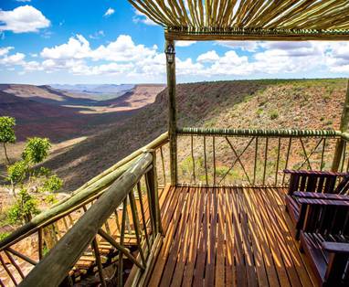 veranda met uitzicht bij Grootberg Lodge in Namibië