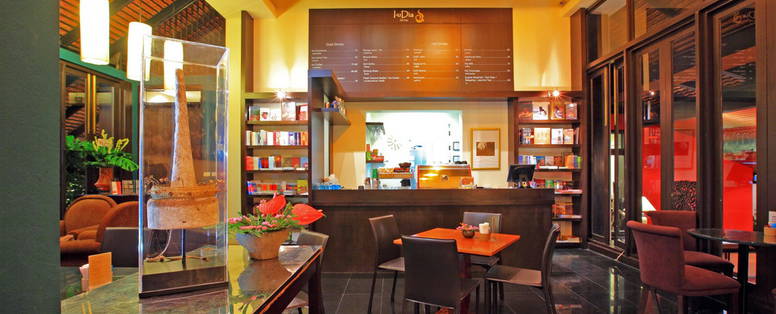 Koffiebar IuDia on the River in Ayuthaya, Thailand