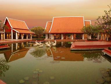 Vijver bij Sukhothai Heritage Resort nabij Sukhothai, Thailand