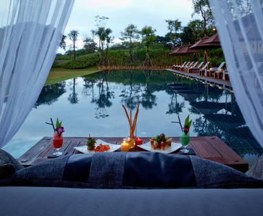 Zwembad bij Muthi Maya in de Isaan regio van Thailand