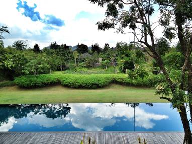 Uitzicht over de golfbaan bij Muthi Maya in de Isaan regio van Thailand