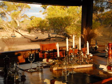 Dining_room_with_Kangaroos_in_back_ground