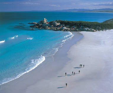 taswalking_people_walking_on_the_beach