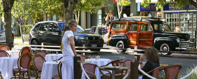 Noosa_Hasting_street_-_Seahaven
