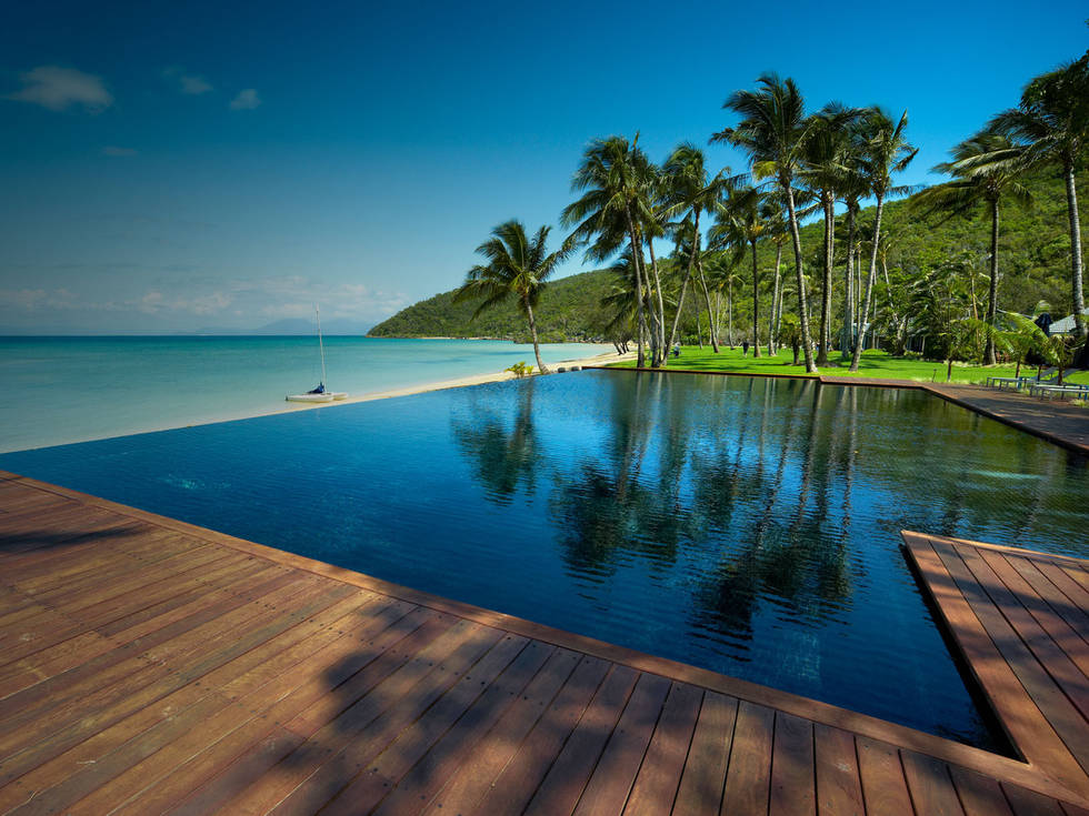 Orpheus_Island_Lodge__View_Infinty_Pool