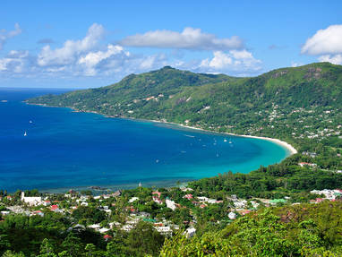IMG9_Bay_of_Beau_Vallon