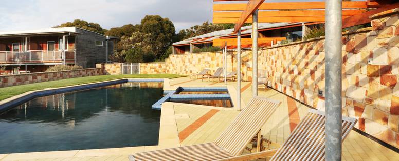 Royal_Mail_Hotel__Dunkeld_AU_outdoor_pool_and_lounges_lr