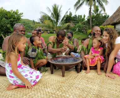 100093_-_Kava_with_visitors