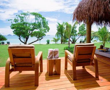 veranda_beachfront_bure
