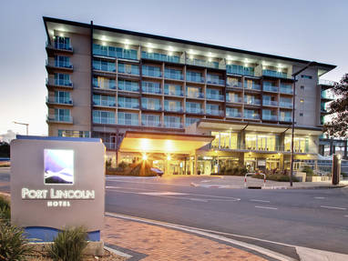 Exterior_of_Port_Lincoln_Hotel