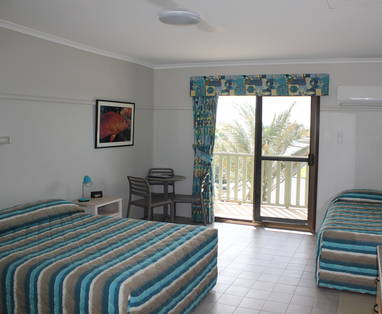Bayview_CORAL_BAY_LODGE_BALCONY_ROOM_2015