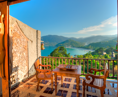 Balkon bij Santhiya Koh Phangan in Thailand