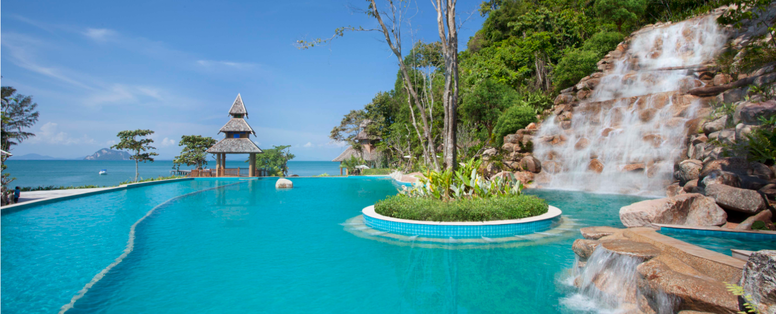 Zwembad bij Santhiya Koh Phangan in Thailand