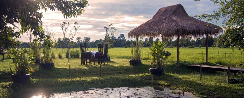 Dining_at_Chandara_2