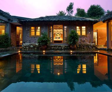 Traditional_Vietnamese_Pool_House_3