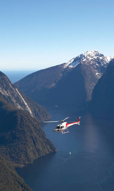 Milford_Sound_Fiordland_Glacier_Southern_Lakes_Helicopters