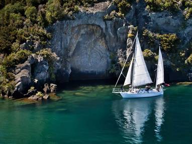 Sail-Barbary-to-Maori-Rock-Carvings-Scenic-cruises-Lake-Taupo_GalleryLarge