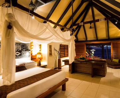 TOKM20A_Beachfront_Pool_Bure_Interior