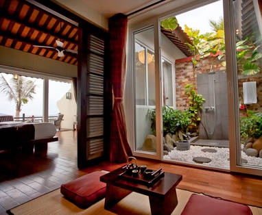 VHA_Junior_Suite_Outdoor_Shower