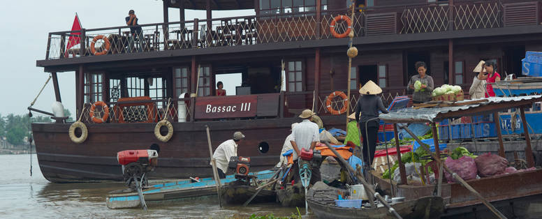 bassac_iii_in_the_floating_market_morgan