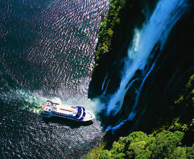 MB_Milford_Sound_-_watervalRJ042