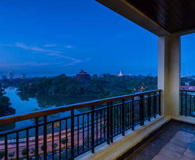 GALLERY-Corner_Deluxe_Room_View