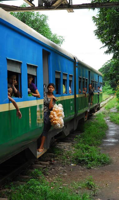 MB_10_Yangon_circular_train