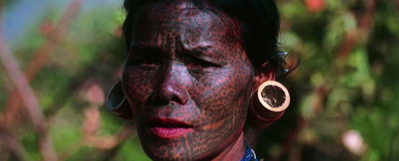 chin_vrouw_met_tattoo