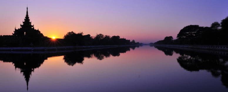 sunset_at_mandalay_palace