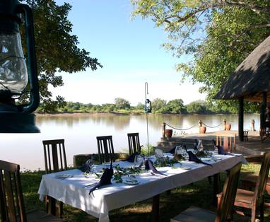 dineren bij Nkwali Camp in zambia