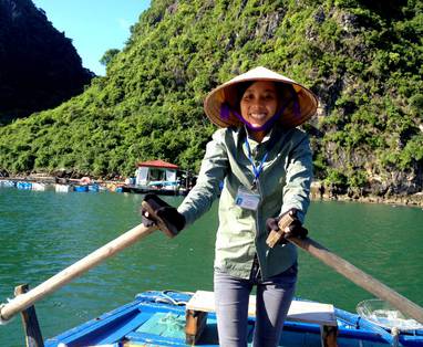 IMG_4135_Halong_Bay_(Laura)