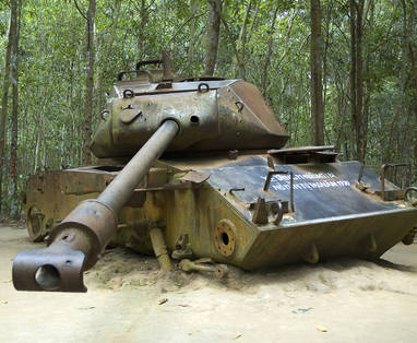 american_tank__cu_chi_tunnels