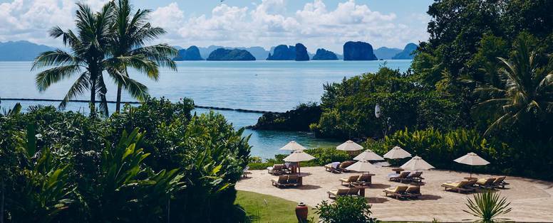 Strand met uitzicht bij Six Senses Yao Noi op Koh Yao Noi