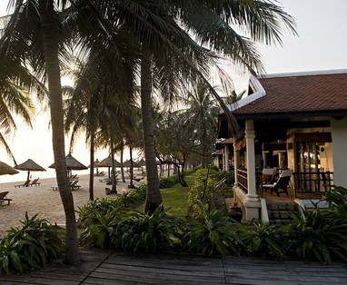 975x660_10_deluxe_beachfront_rooms_exterior