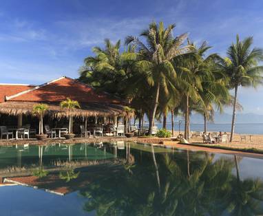 975x660_01_beach_restaurant_exterior