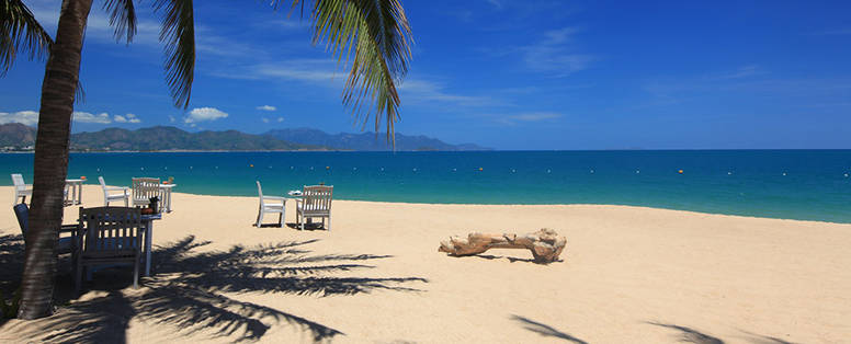 975x660_resort_private_beach2