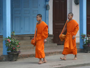 monks_in_laos_LP