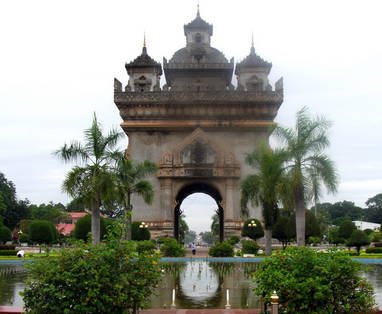 EXO_1077_Patuxai_monument__Pakse