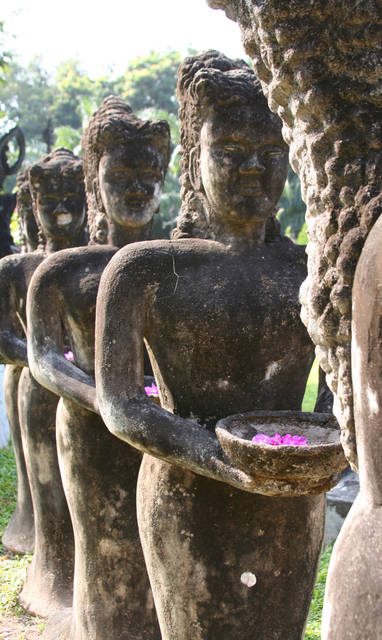 EXO_1075_Vientiane-_Buddha_Park